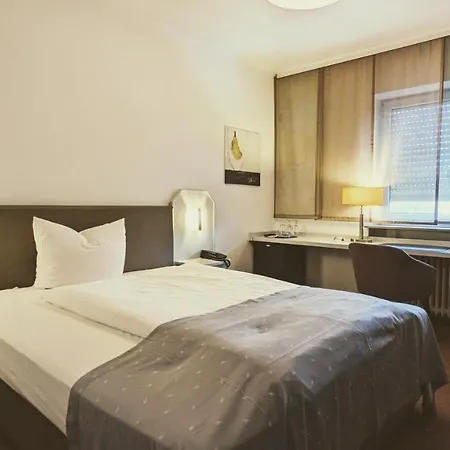 Rotes Ross فندق 3*